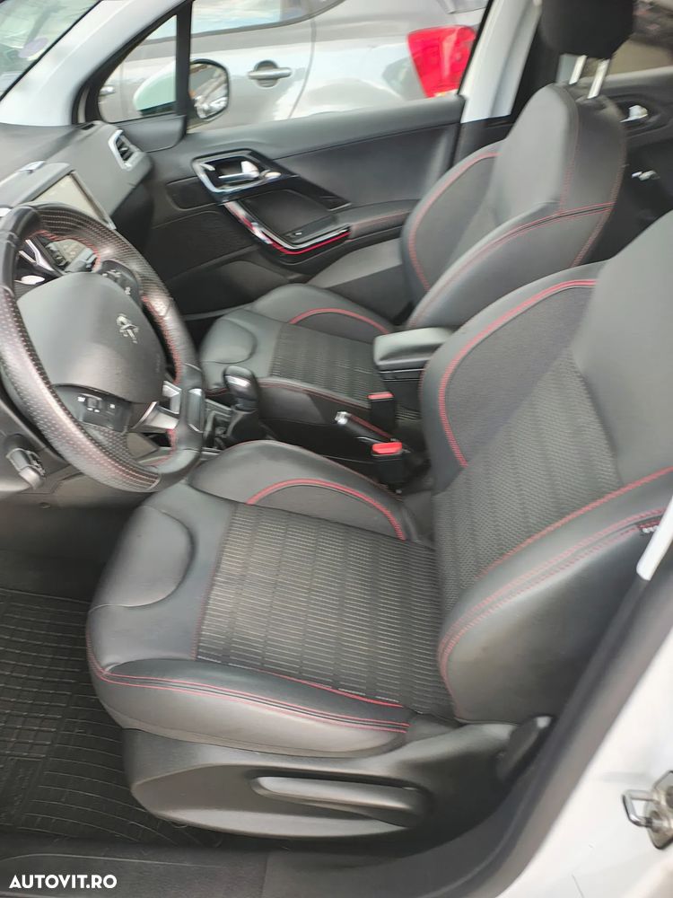 Peugeot 208 - 15