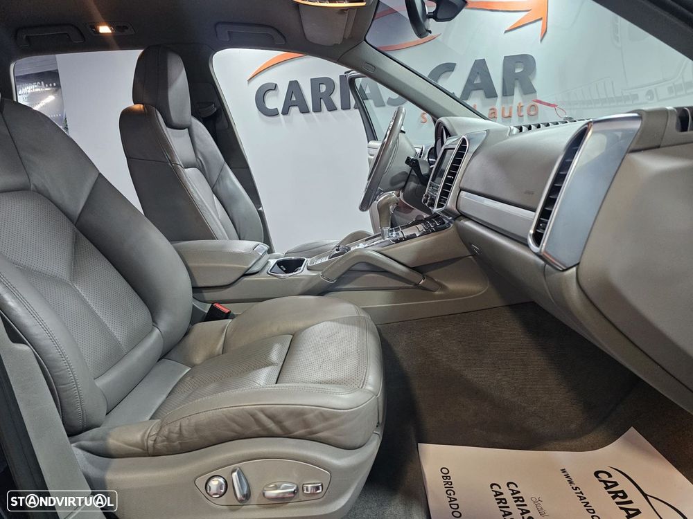 Porsche Cayenne - 12