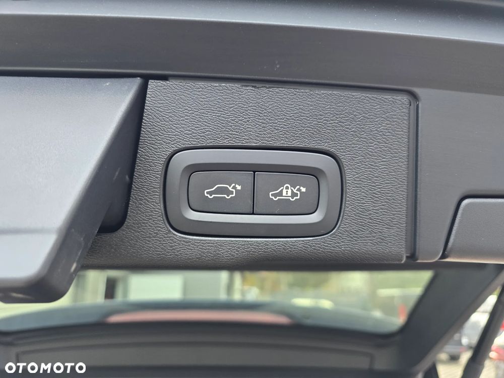 Volvo XC 60 T6 Plug-In Hybrid AWD Plus Dark - 33