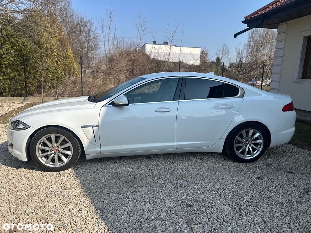 Jaguar XF 2.2 D Luxury - 4