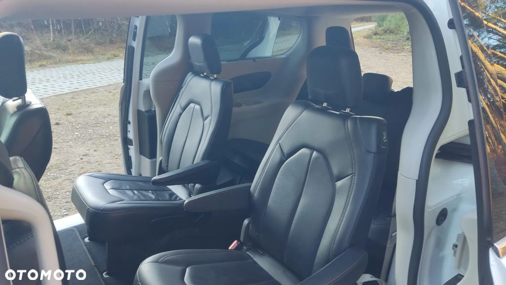 Chrysler Pacifica - 13