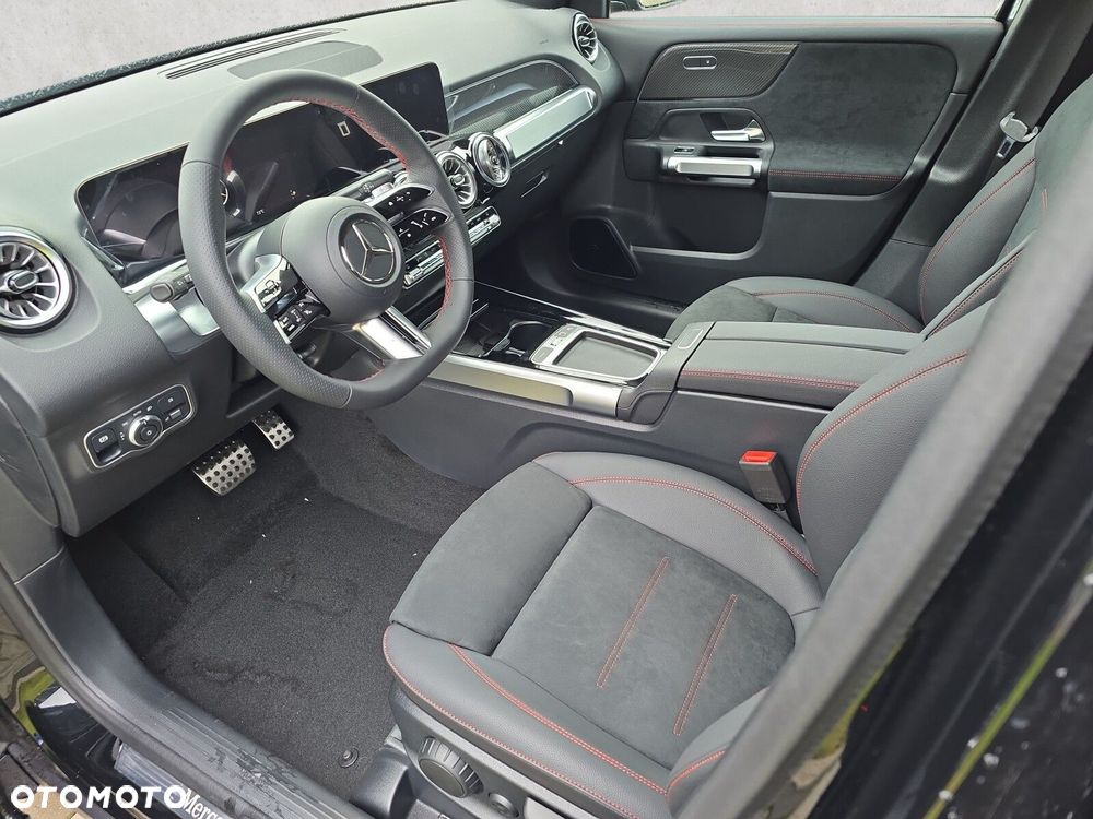 Mercedes-Benz GLB - 11