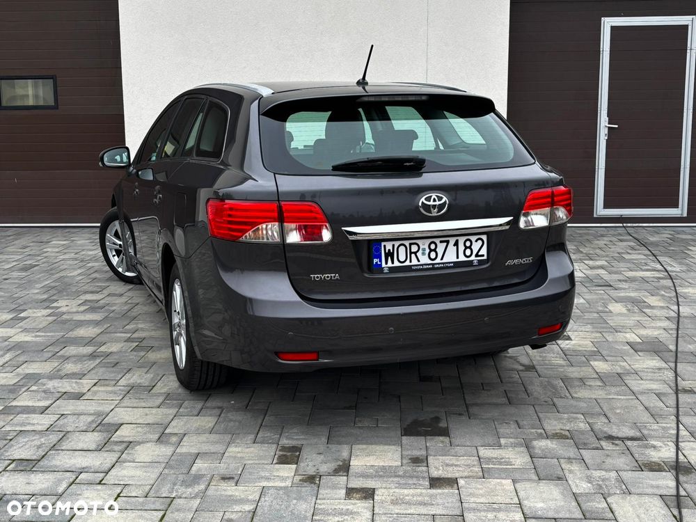 Toyota Avensis - 9