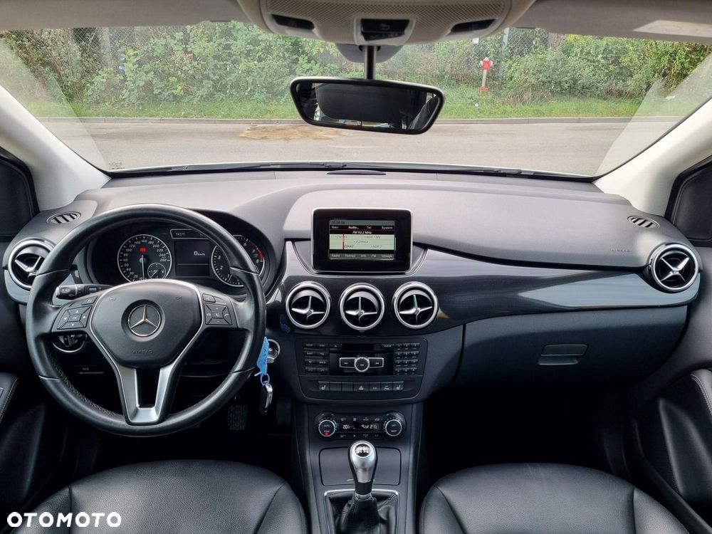 Mercedes-Benz Klasa B 180 Edition - 14