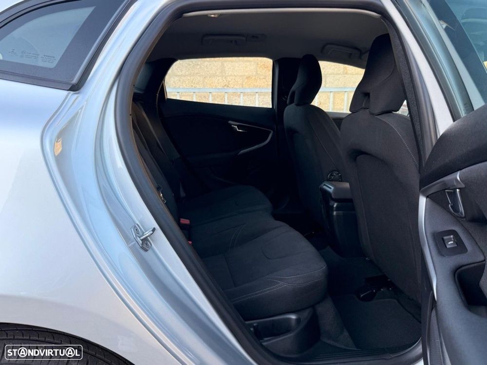 Volvo V40 Cross Country 1.6 D2 Kinetic - 33