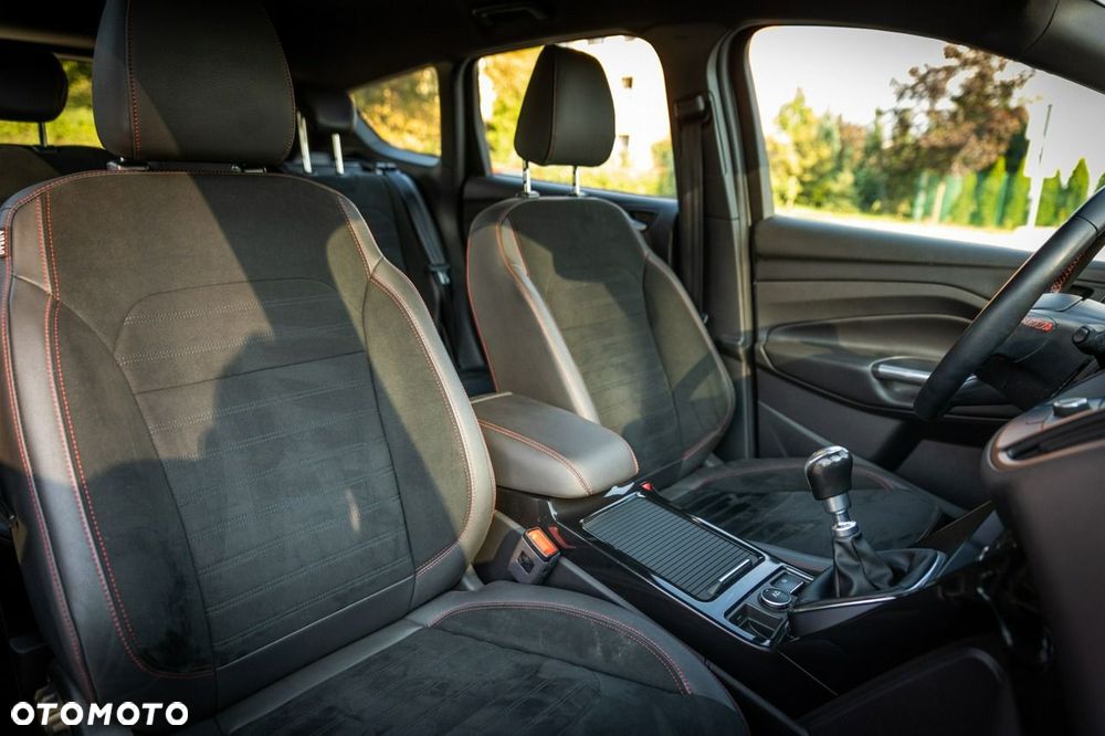 Ford Kuga 1.5 EcoBoost 2x4 Titanium - 8