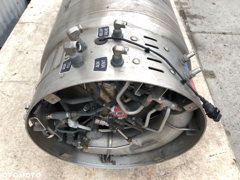 ZBIORNIK PALIWA GAZU LNG  SCANIA L,P,G,R,S - series 2016 - 2022 R410 302 kW [411 KM] 8x4/4 2017 - 2