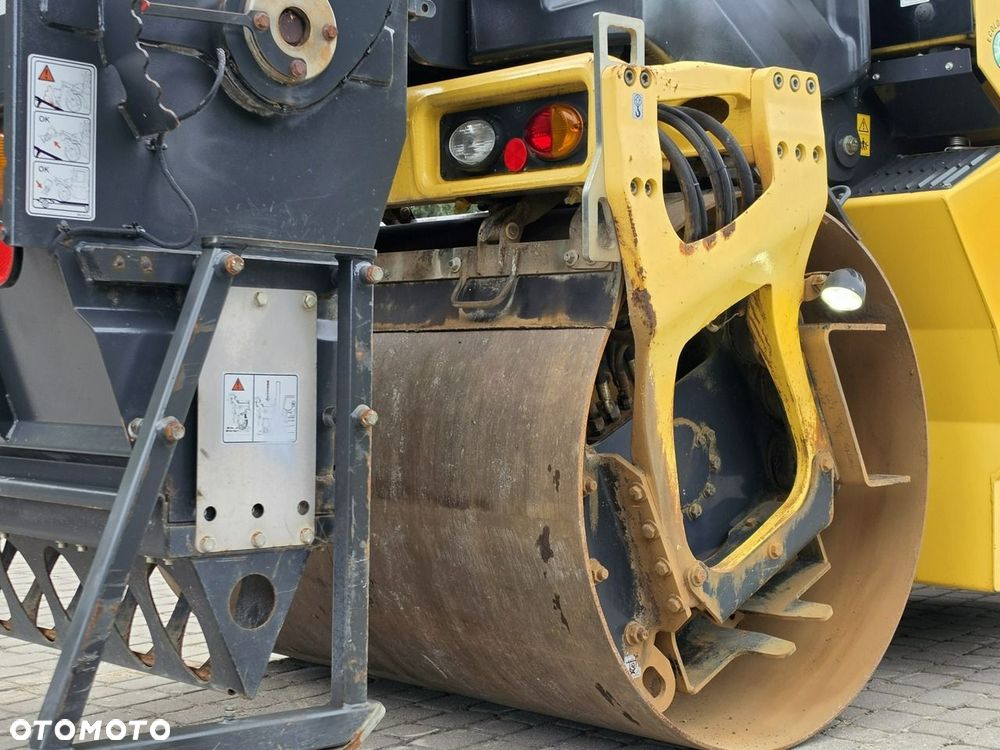 Bomag BW 154 AP-4i AM / rozsiewacz BS150 - 19