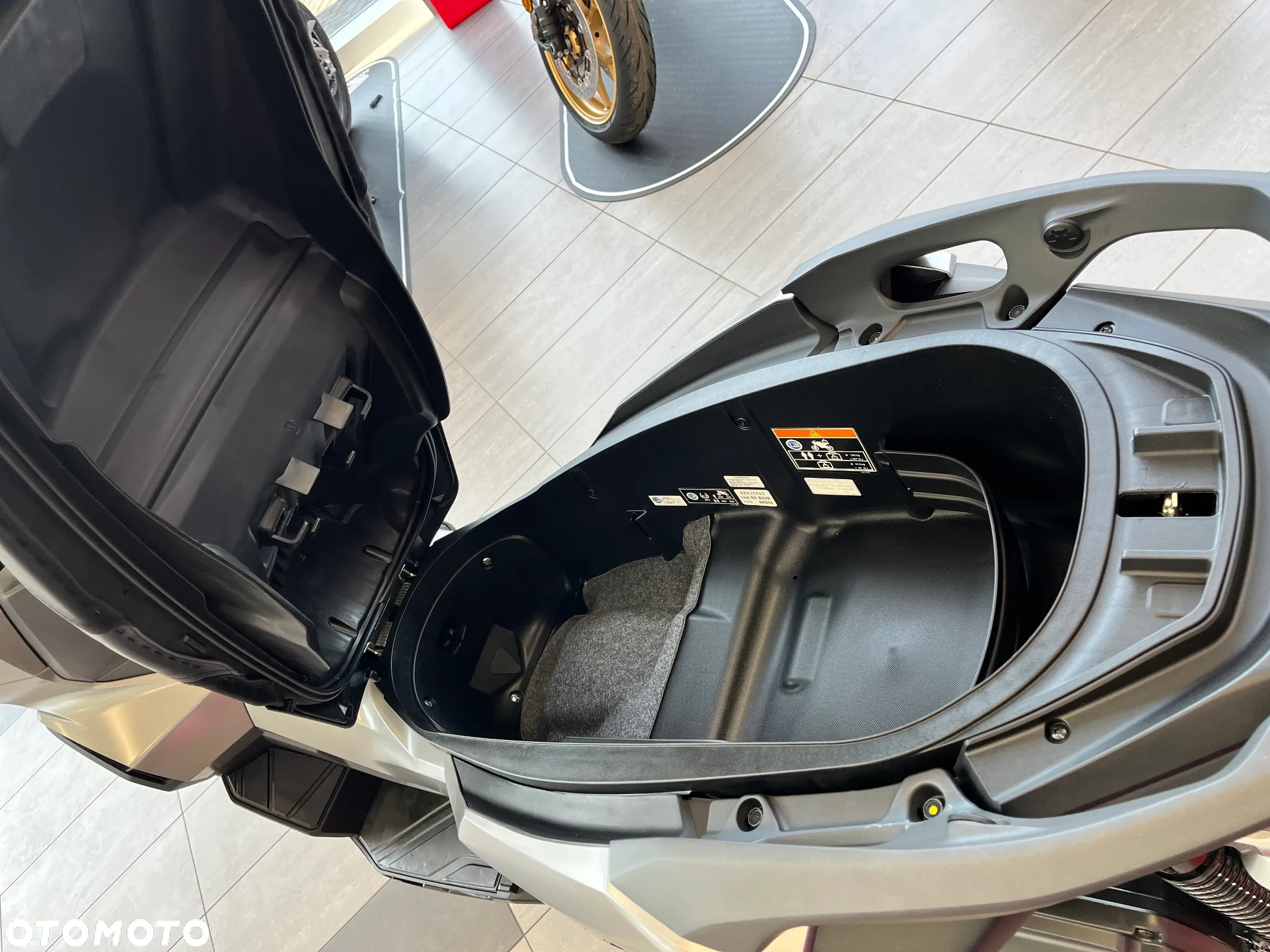 Honda ADV350 - 12