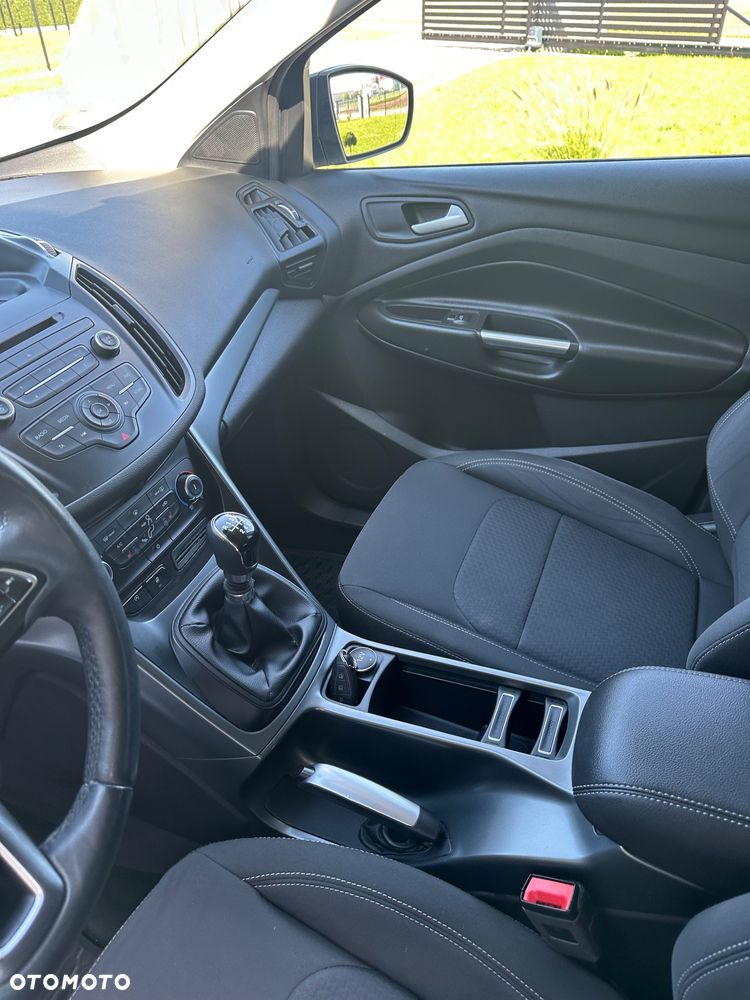 Ford Kuga - 12