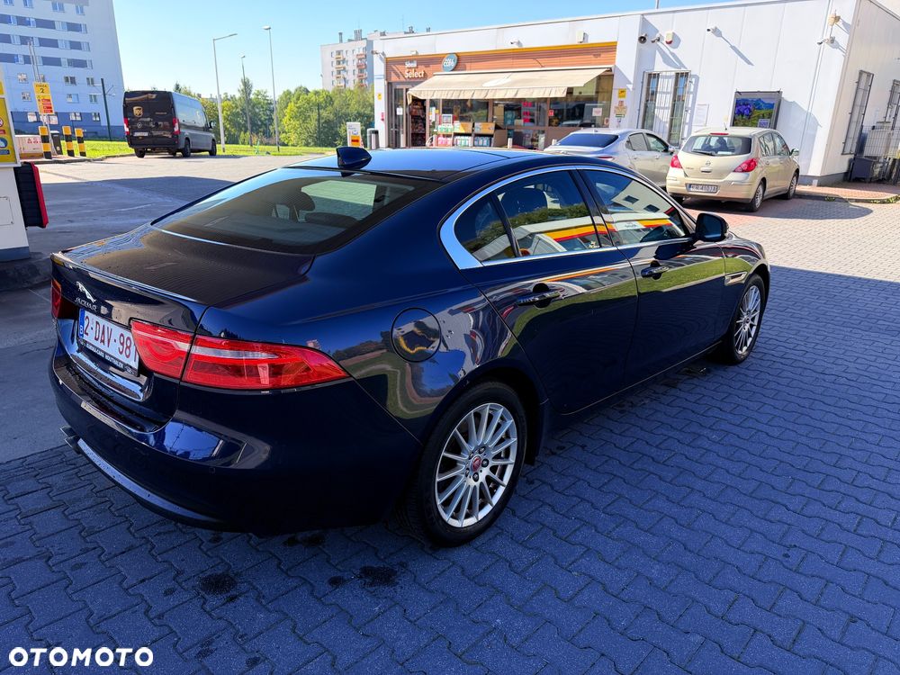 Jaguar Xe 2017 photo 3