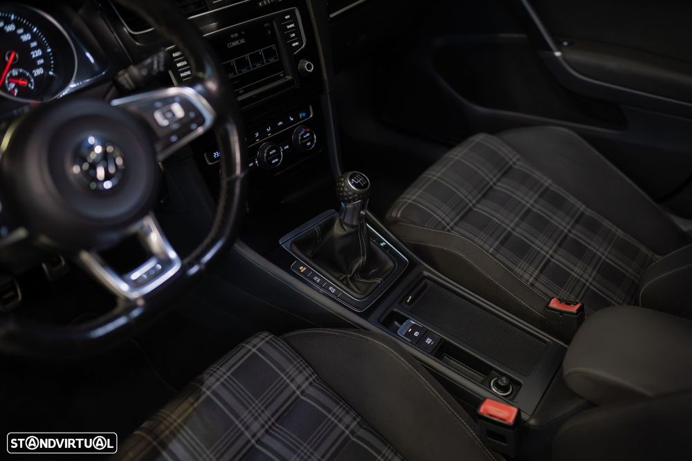 VW Golf GTD BlueMotion - 12