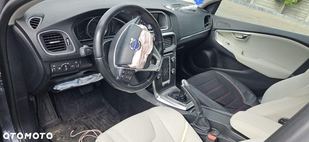 VOLVO V40 II 12 - 16 2.0 D5204T6 - HAK HOLOWNICZY BELKA KULA - 19