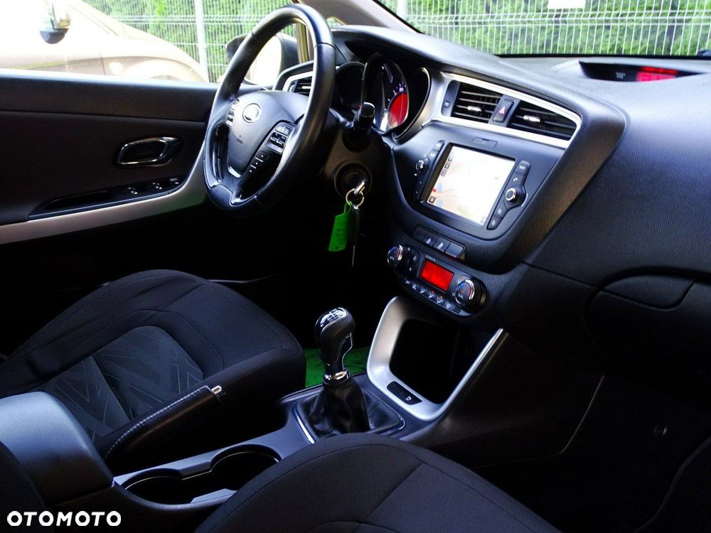 Kia Ceed - 16