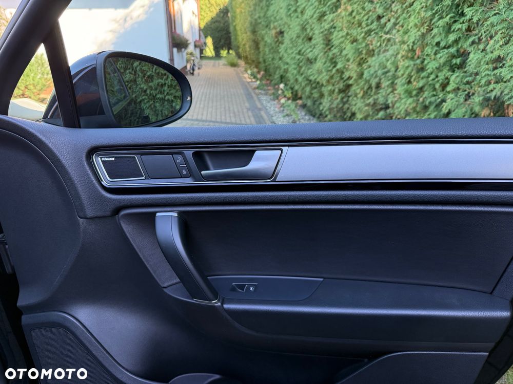 Volkswagen Touareg - 17