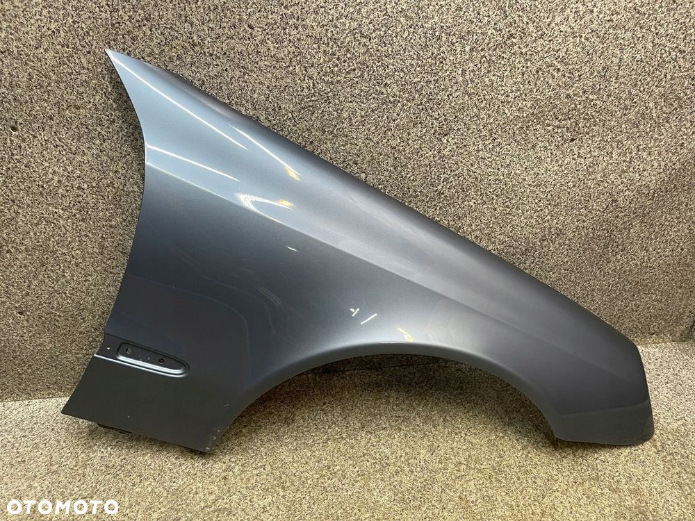 Blotnik prawy przod przedni Mercedes W211 C353 353U TEALLITE BLUE METALLIC - 2
