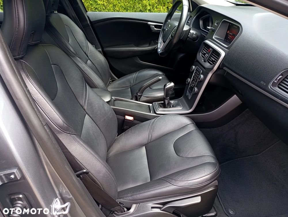 Volvo V40 D2 Momentum - 17