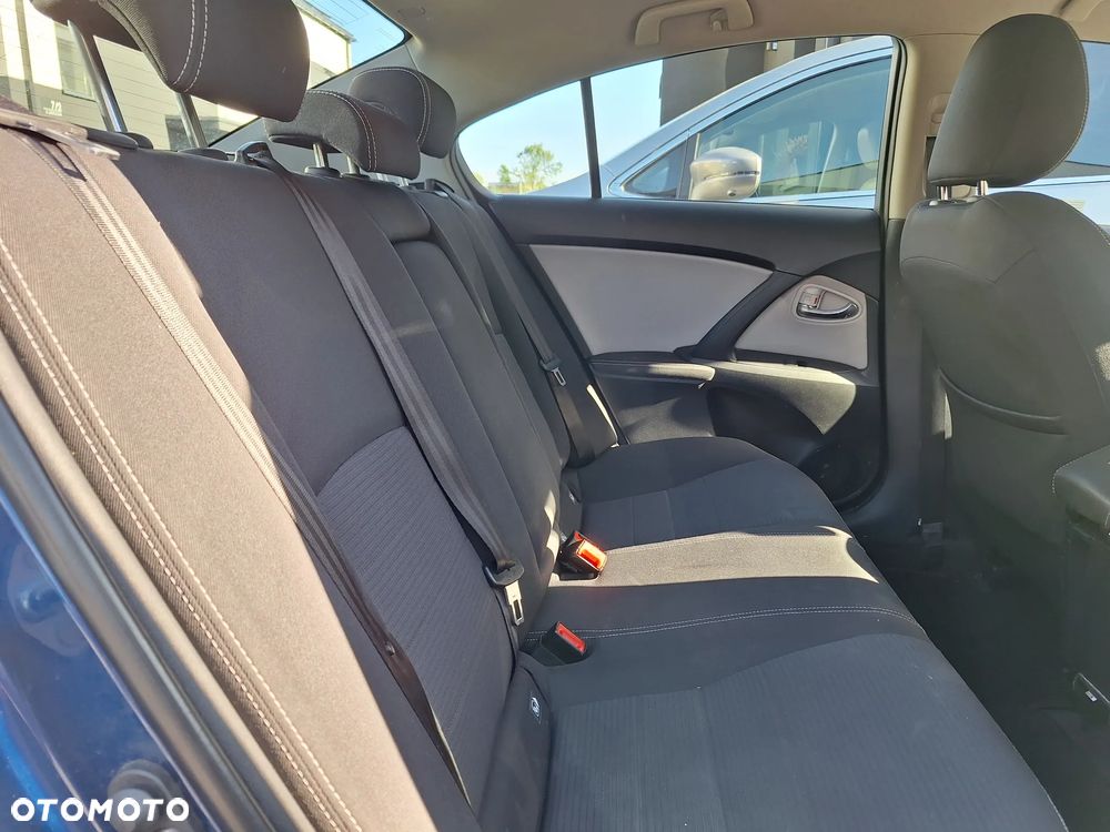 Toyota Avensis 1.8 Premium - 15