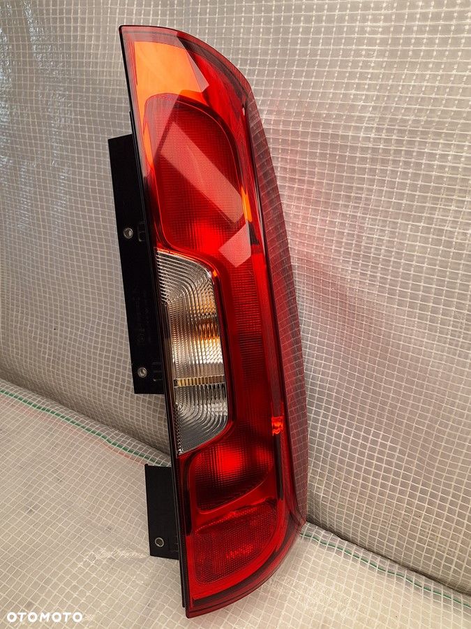 lampa tyl tylna prawa fiat doblo II lift III 2015- wersja z drzwi 51910540 europa orginal demontaz - 2