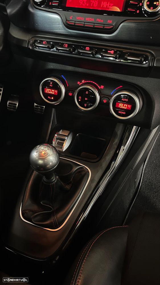 Alfa Romeo Giulietta 1.6 JTDM Veloce - 17