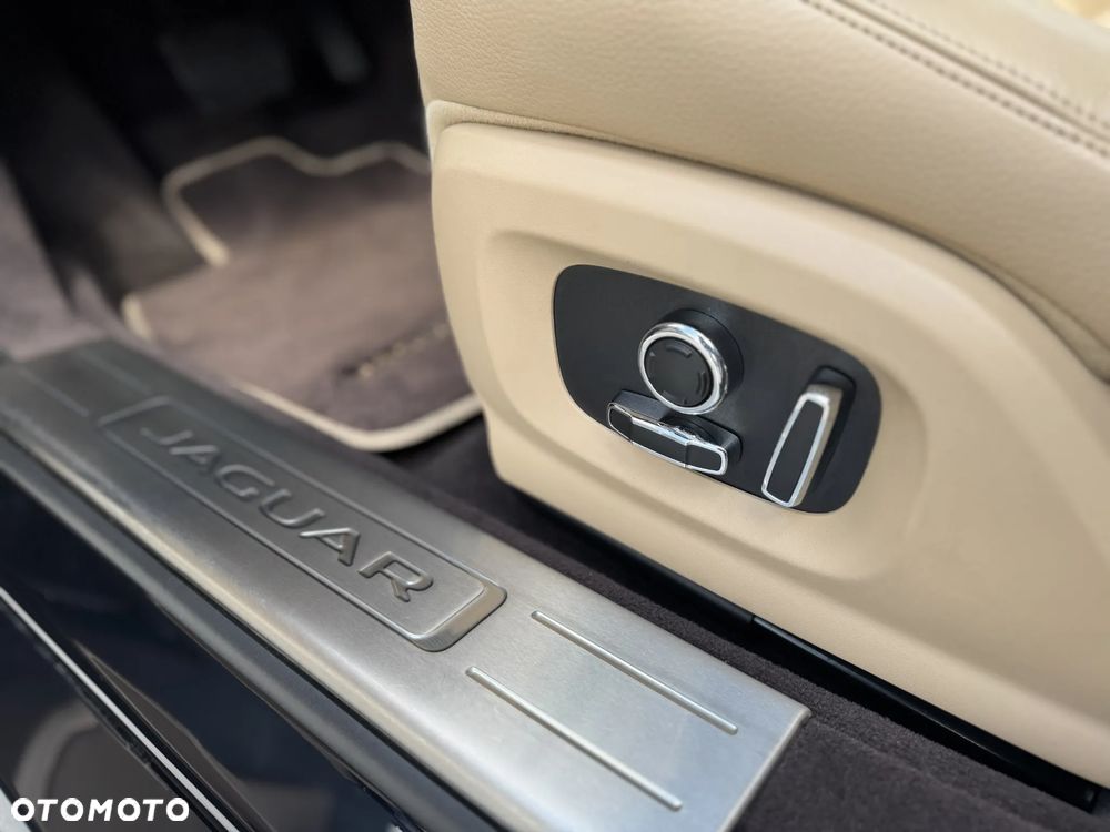 Jaguar XJ 3.0 V6 Premium Luxury - 38