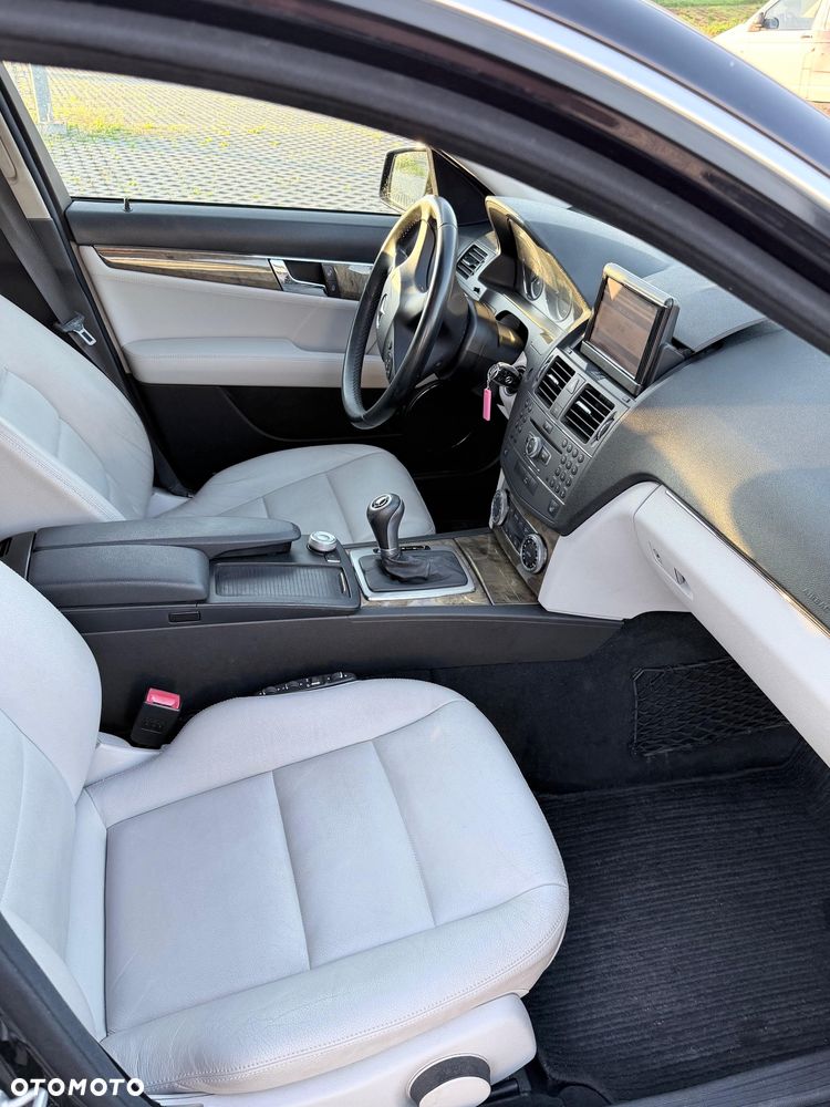 Mercedes-Benz Klasa C 250 CDI DPF Automatik BlueEFFICIENCY SPORT EDITION - 11