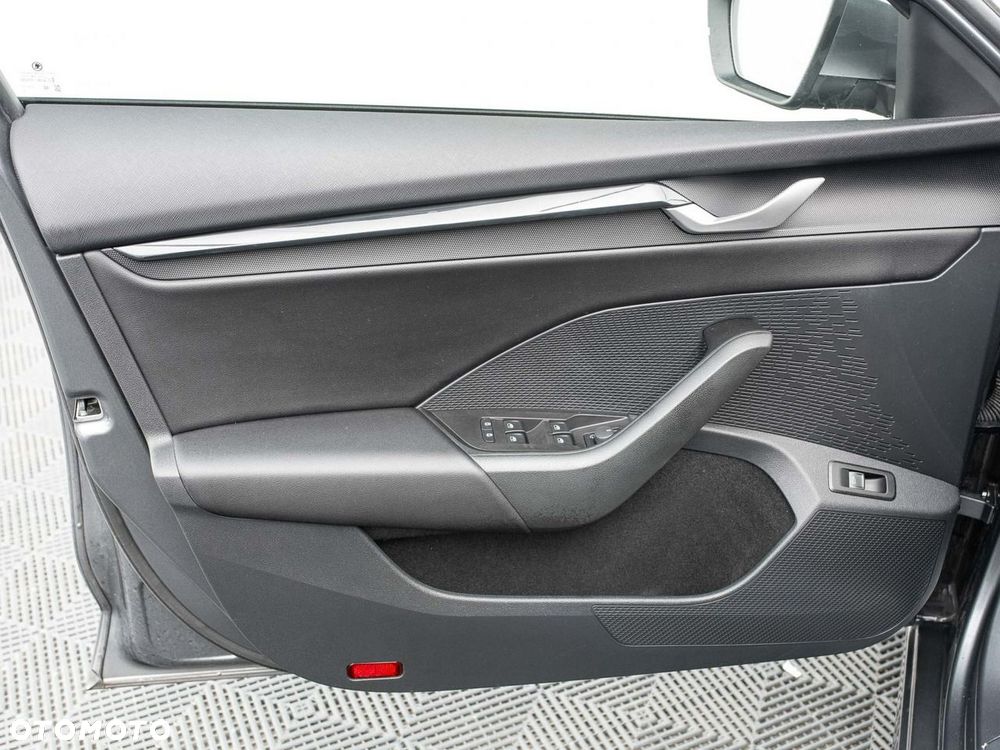 Skoda Octavia 1.5 TSI mHEV DSG Selection - 10