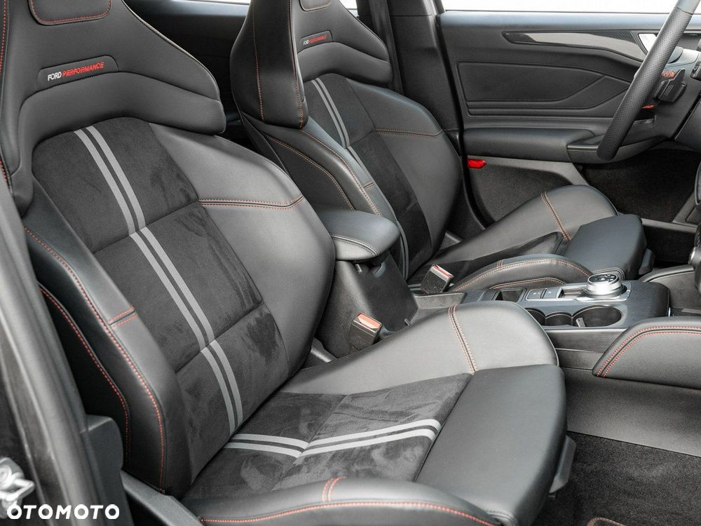 Ford Focus 2.3 EcoBoost ST X - 33