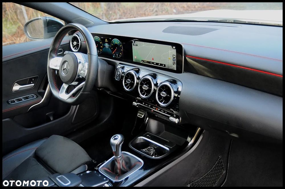 Mercedes-Benz CLA 180 AMG Line - 27