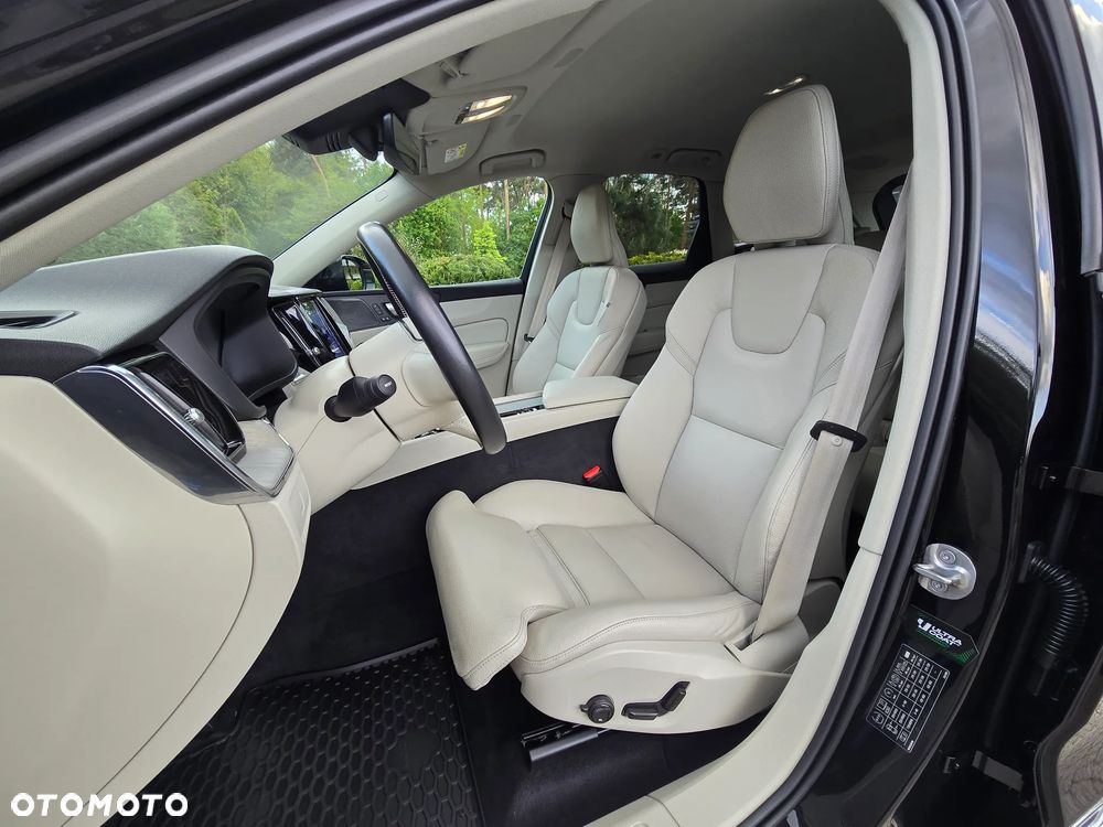 Volvo XC 60 B4 D AWD Plus Bright - 6