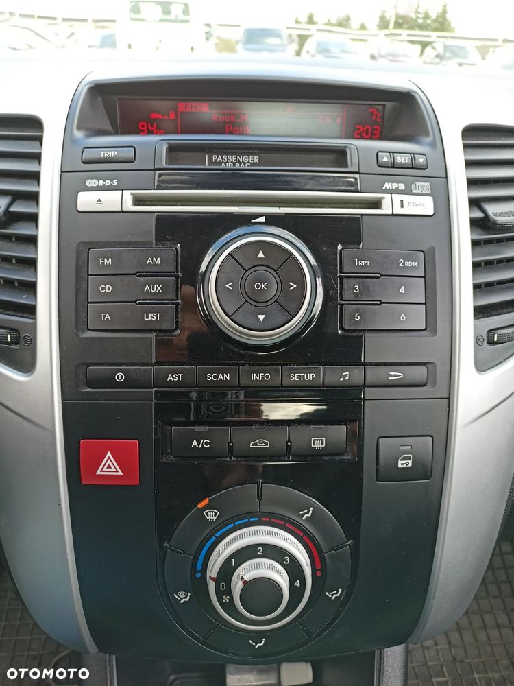 Kia Venga - 12