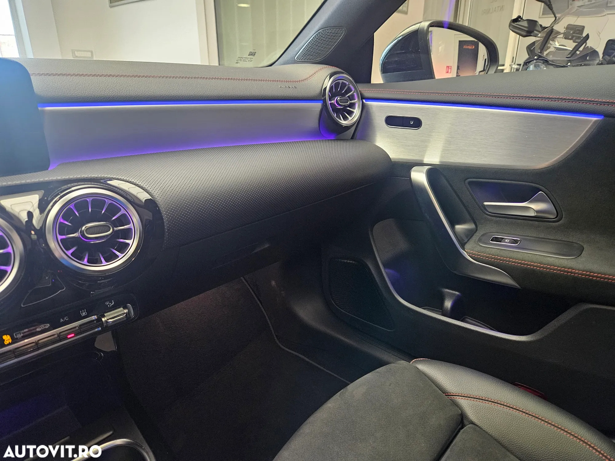 Mercedes-Benz CLA 250 e 8G-DCT AMG Line Advanced Plus - 24