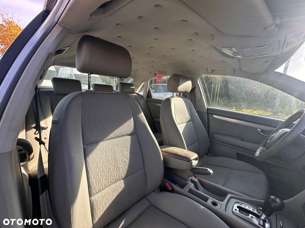 Audi A4 Limousine - 4