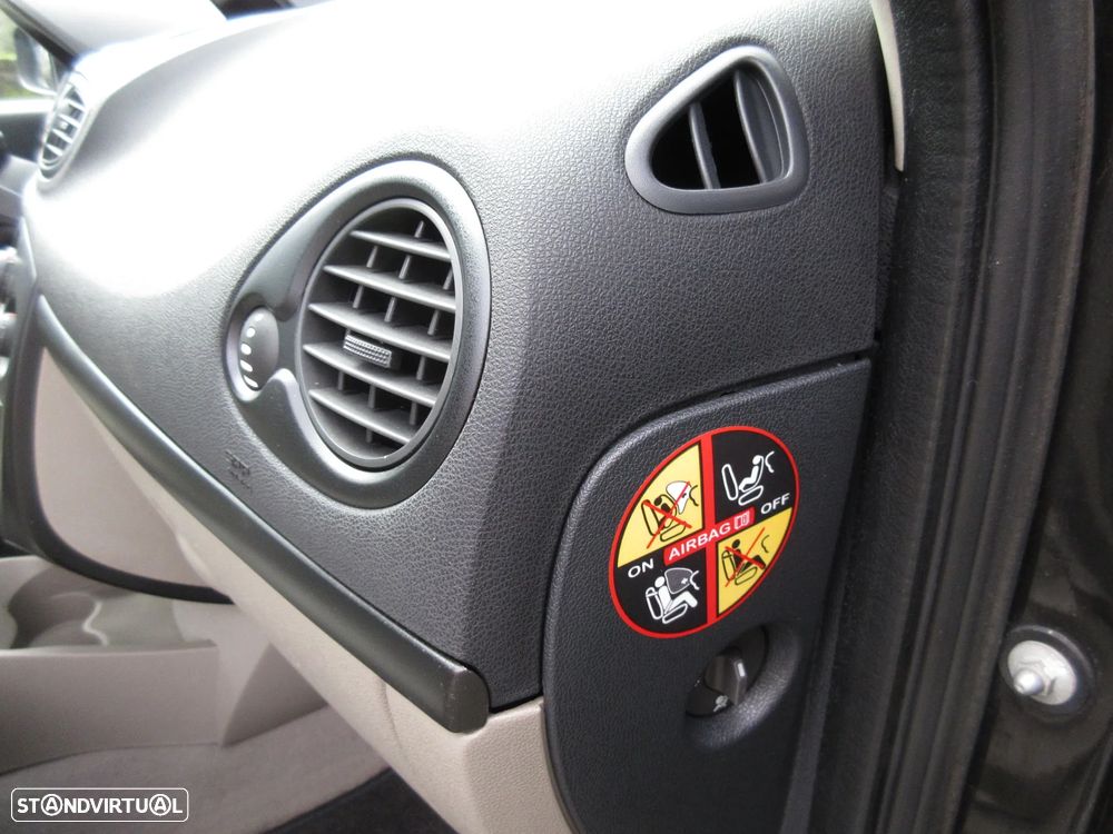 Renault Clio 1.2 16V Dynamique Luxe - 25