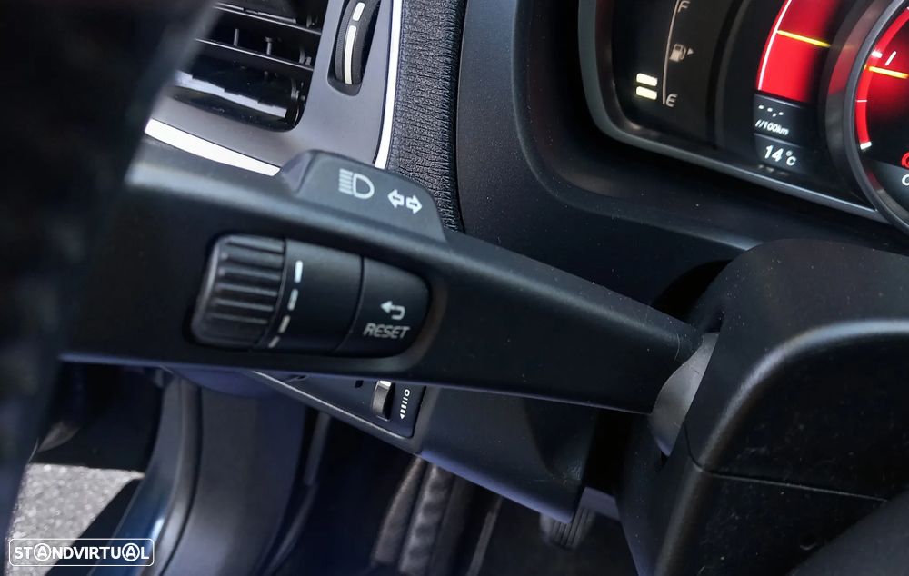 Volvo V40 D2 Summum - 19