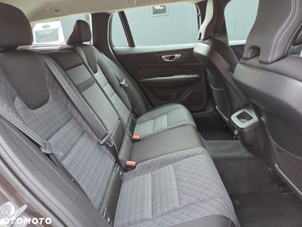 Volvo V60 B3 B DKG Momentum Pro - 7