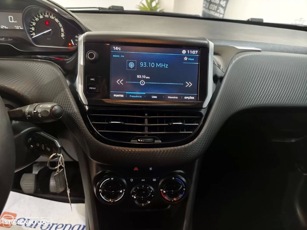 Peugeot 208 1.2 PureTech Style - 12