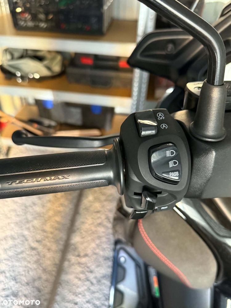 Yamaha X-max - 10