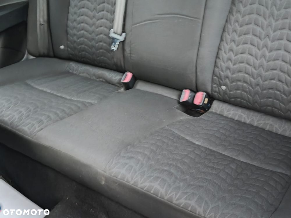 Kia Ceed - 8