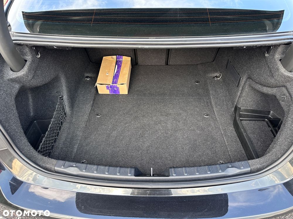 BMW Seria 3 328i Sport Line - 35