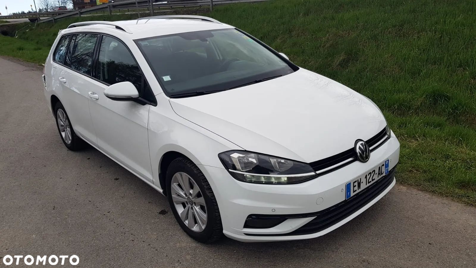 Volkswagen Golf - 1