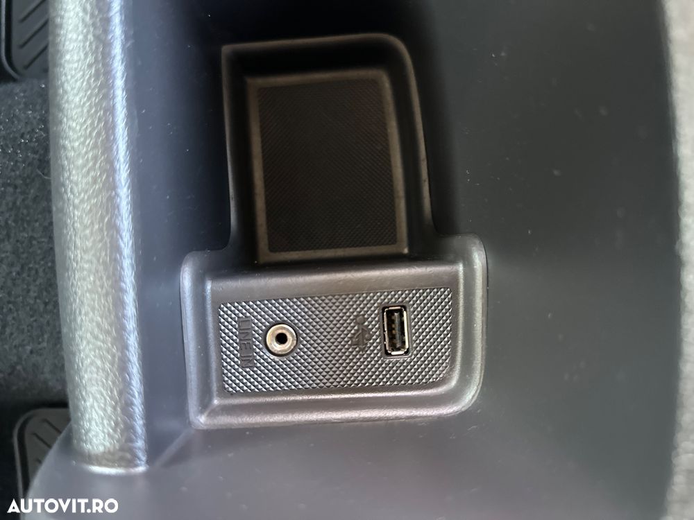 Ford Focus 1.6 TDCi DPF Champions Edition - 33