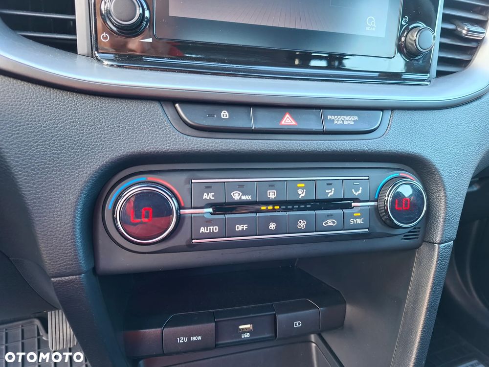 Kia Ceed 1.6 CRDi mHEV M - 40