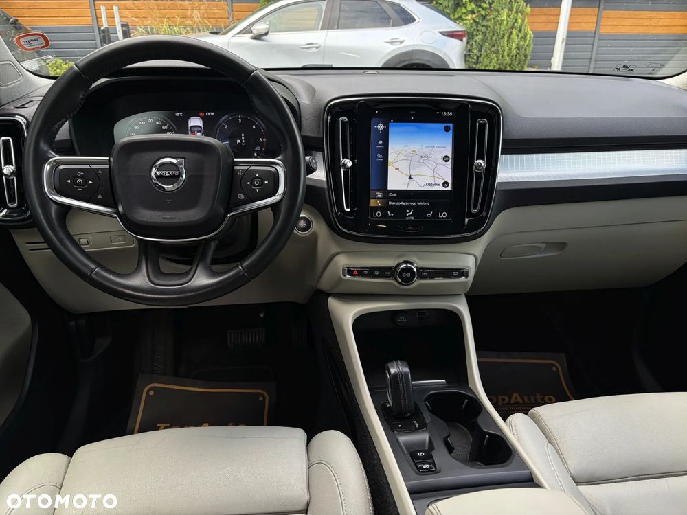 Volvo XC 40 D4 AWD Geartronic Momentum - 32