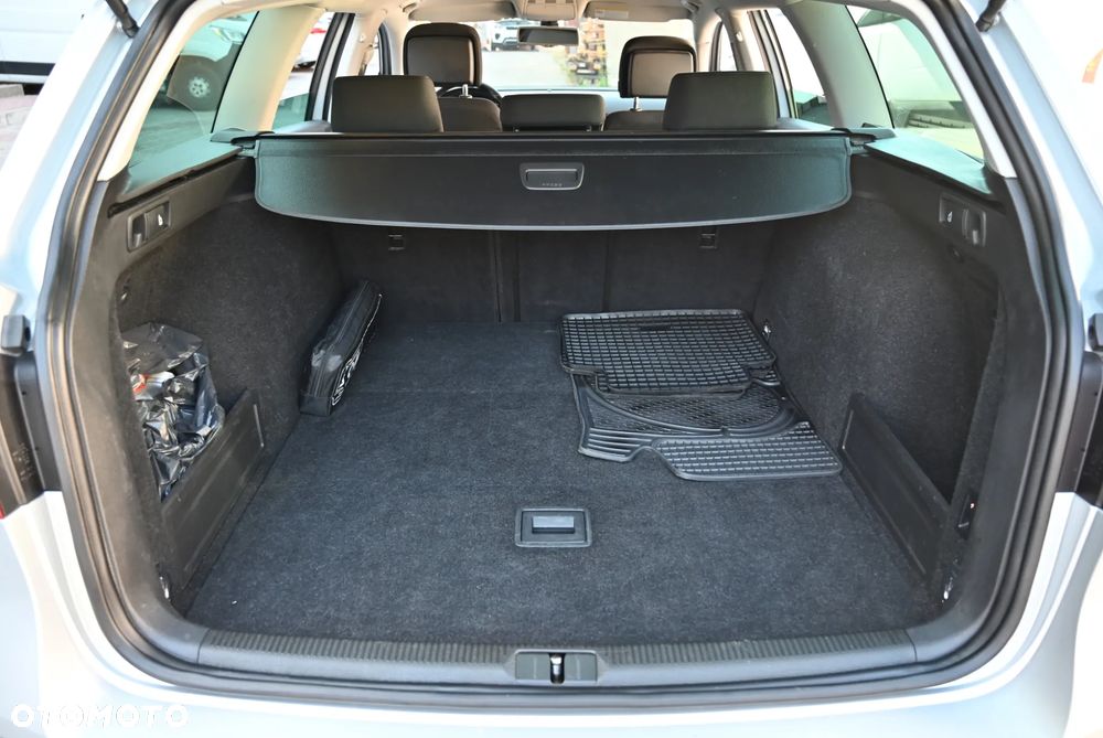 Volkswagen Passat - 31