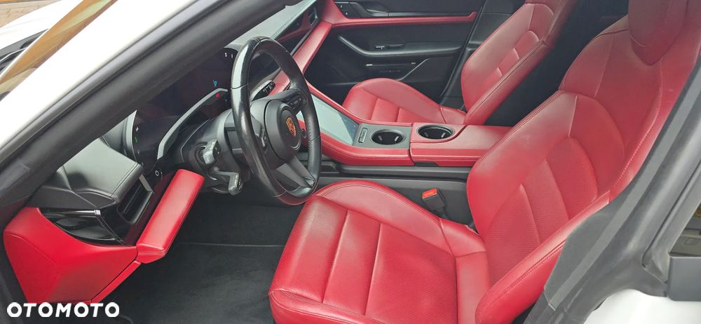 Porsche Taycan - 10