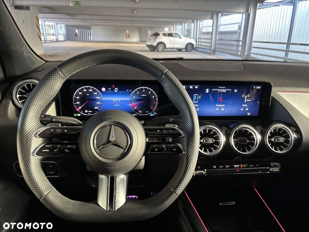 Mercedes-Benz GLA - 12