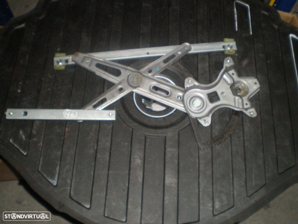 Elevador Sem Motor S/REF046 HYUNDAI I20 2008 5P FD HYUNDAI I20 2009 1.2I 78CV 5P VERMELHO FD HYUNDAI  I20 1 FASE 1 2009 1.4CRDI 90CV 5P BRANCO FD - 2