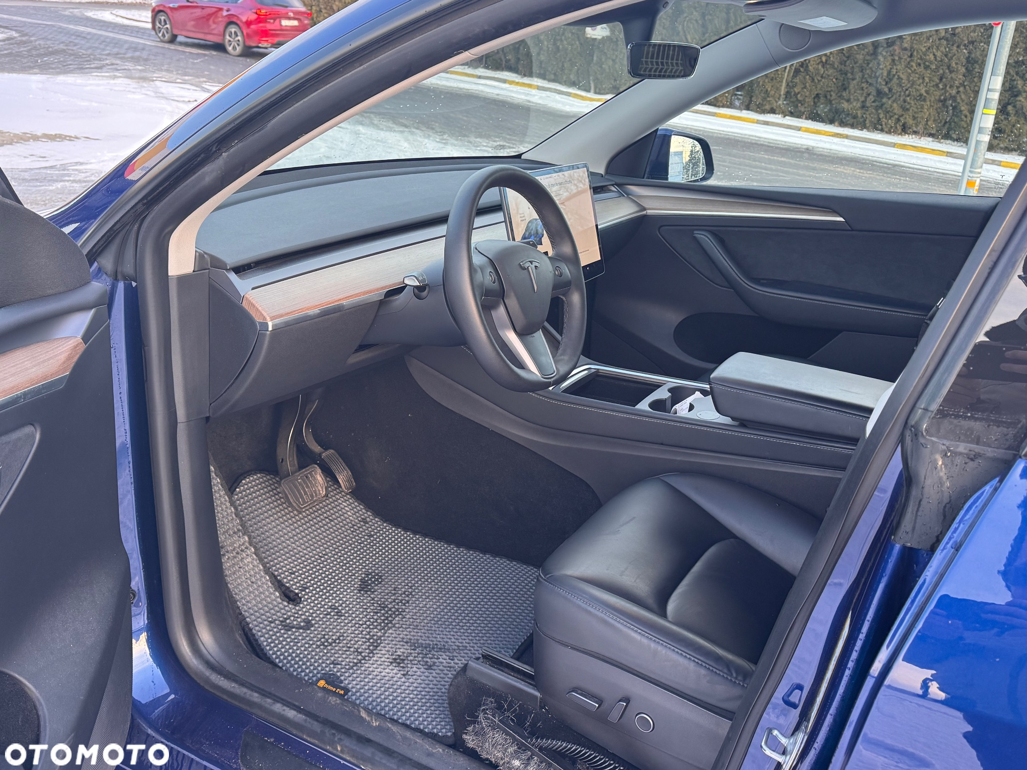 Tesla Y Long Range AWD - 16
