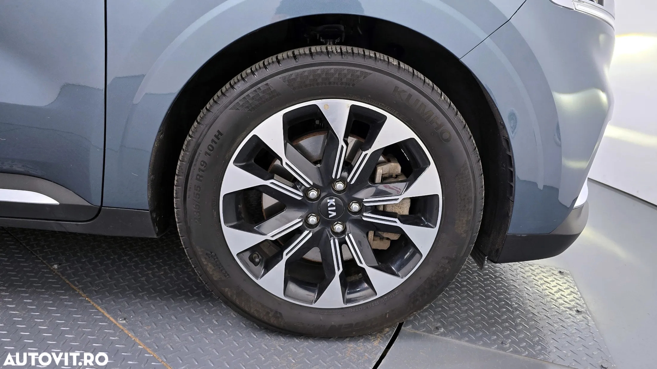 Kia Carnival - 6